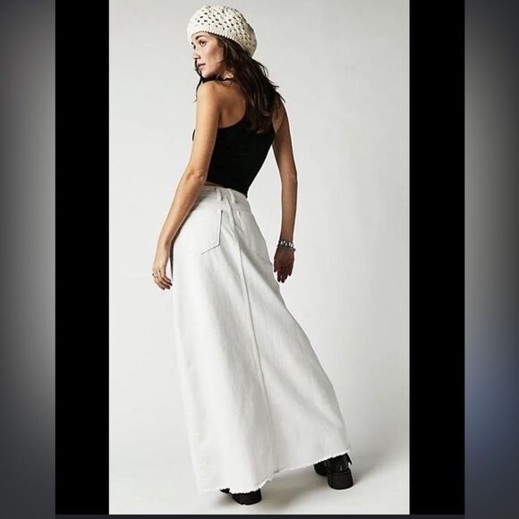 WE THE FREE COME AS YOU ARE LADIES DENIM WHITE SKIRT IN SIZE 0 NWT - Picture 2 of 3